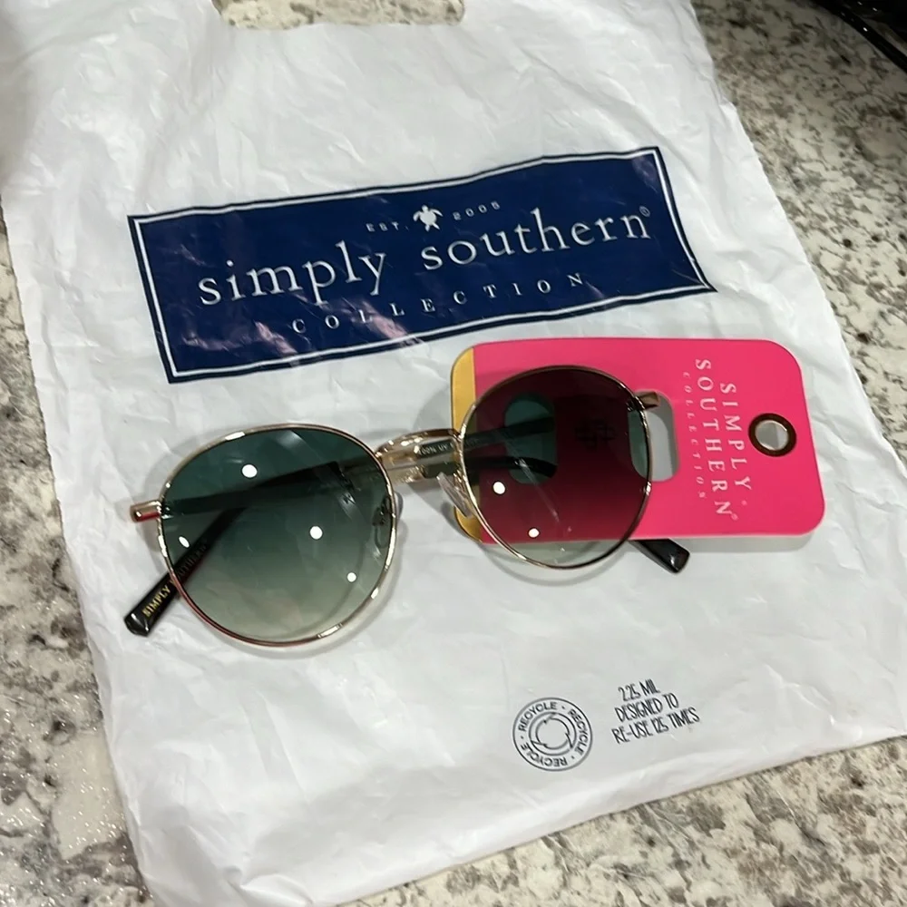 Simply Southern Sunglasses never worn still in bag  🌿🆕🌿